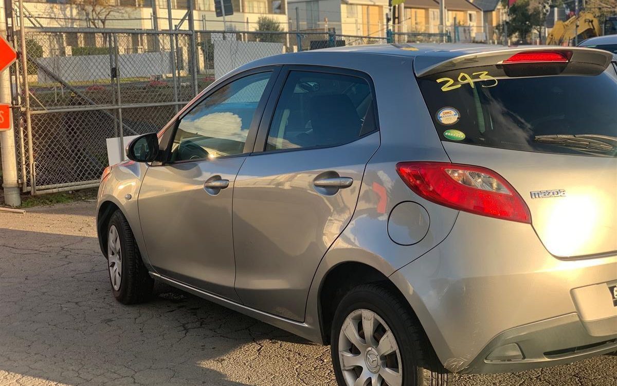 Mazda demio 2012