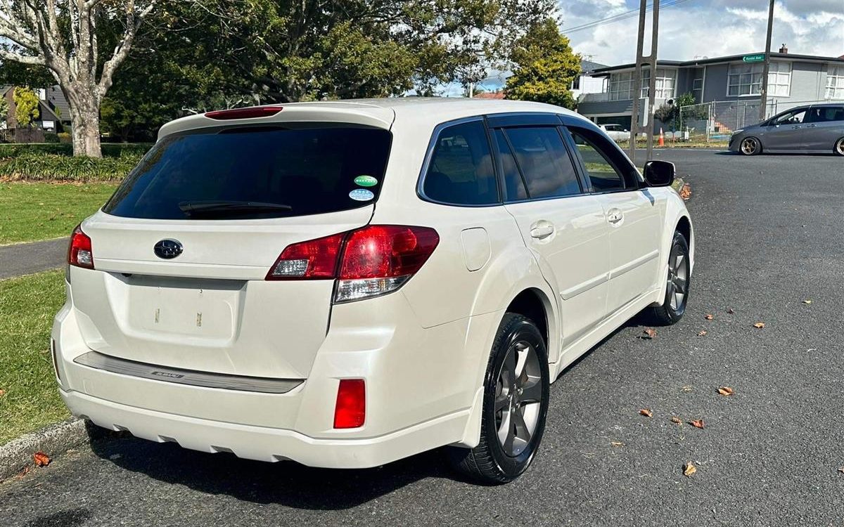 Car Finance 2013 Subaru Outback-1567356