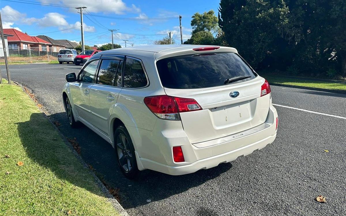 Car Finance 2013 Subaru Outback-1567359