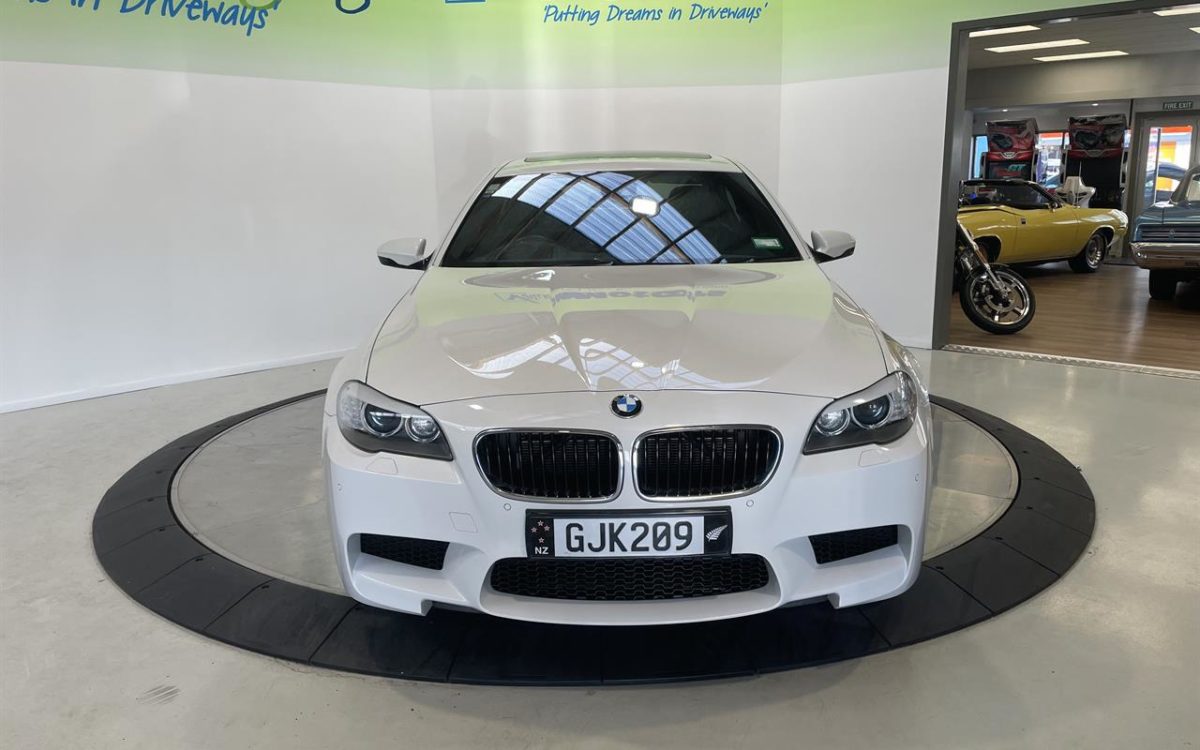 Car Finance 2012 Bmw M5-1569337