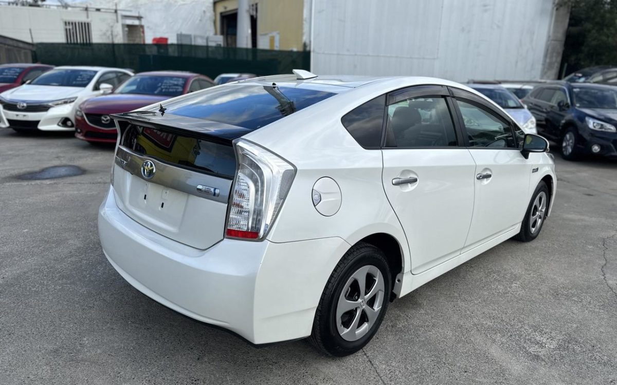 Car Finance 2013 Toyota Prius-1743366