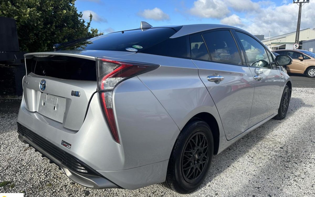 Car Finance 2016 Toyota Prius-1878877