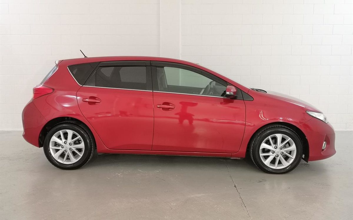 Car Finance 2013 Toyota Auris-1878414