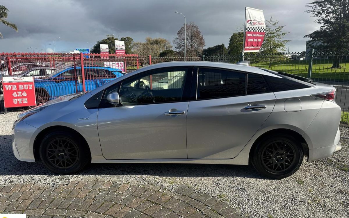 Car Finance 2016 Toyota Prius-1878884